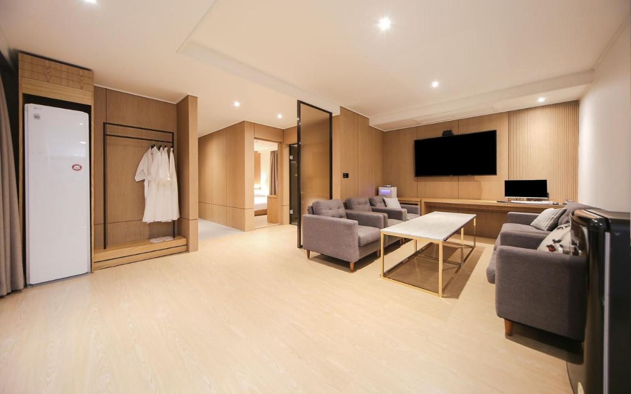Hotel Lazy Heaven Changwon Εξωτερικό φωτογραφία